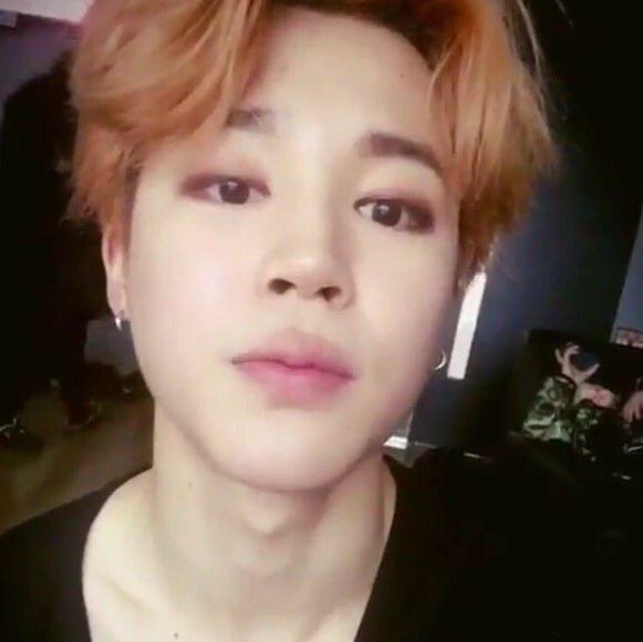 sujimgalIery's tweet photo. this jimin                  this yoongi https://t.co/qTj0L3nrj0