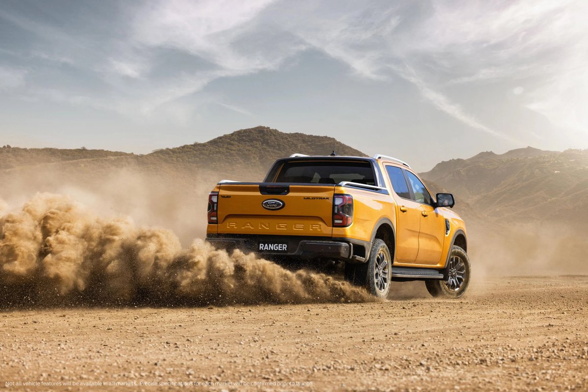CarExpertAus's tweet photo. Australian engineering, a modified T6 platform, a new V6 diesel, massive portrait touchscreen, expanded app features😱Your move, Toyota🥊Everything you need to know about the new Ford Ranger: https://t.co/LEOFVFHx7l👈 #Ford #FordRanger #Auto #Australia #Tech #Cars #CarExpert https://t.co/5WaCmiueaK