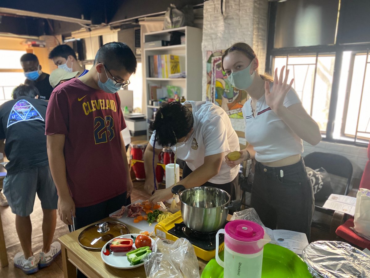 KimberlyW08's tweet photo. Students had a blast learning how to prepare Somali anjera and suqaar for lunch! After lunch, an art jam and community building games filled the room with laughter. Thank you for a wonderful and educational day 2 Africa Center HK! https://t.co/FyuiooYRrQ