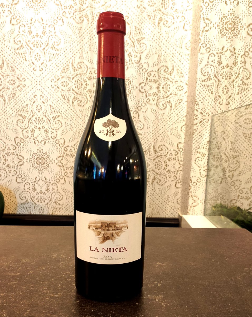 Para comenzar el fin de semana hoy te traemos 𝐋𝐚 𝐍𝐢𝐞𝐭𝐚, catalogado como uno de los mejores vinos 🍷 de España. Procede de un pequeño pago de 2 hectáreas situado en La Rioja Alavesa que es trabajado con la mínima intervención. 
#RestauranteTámesis #Jaén #WineLovers