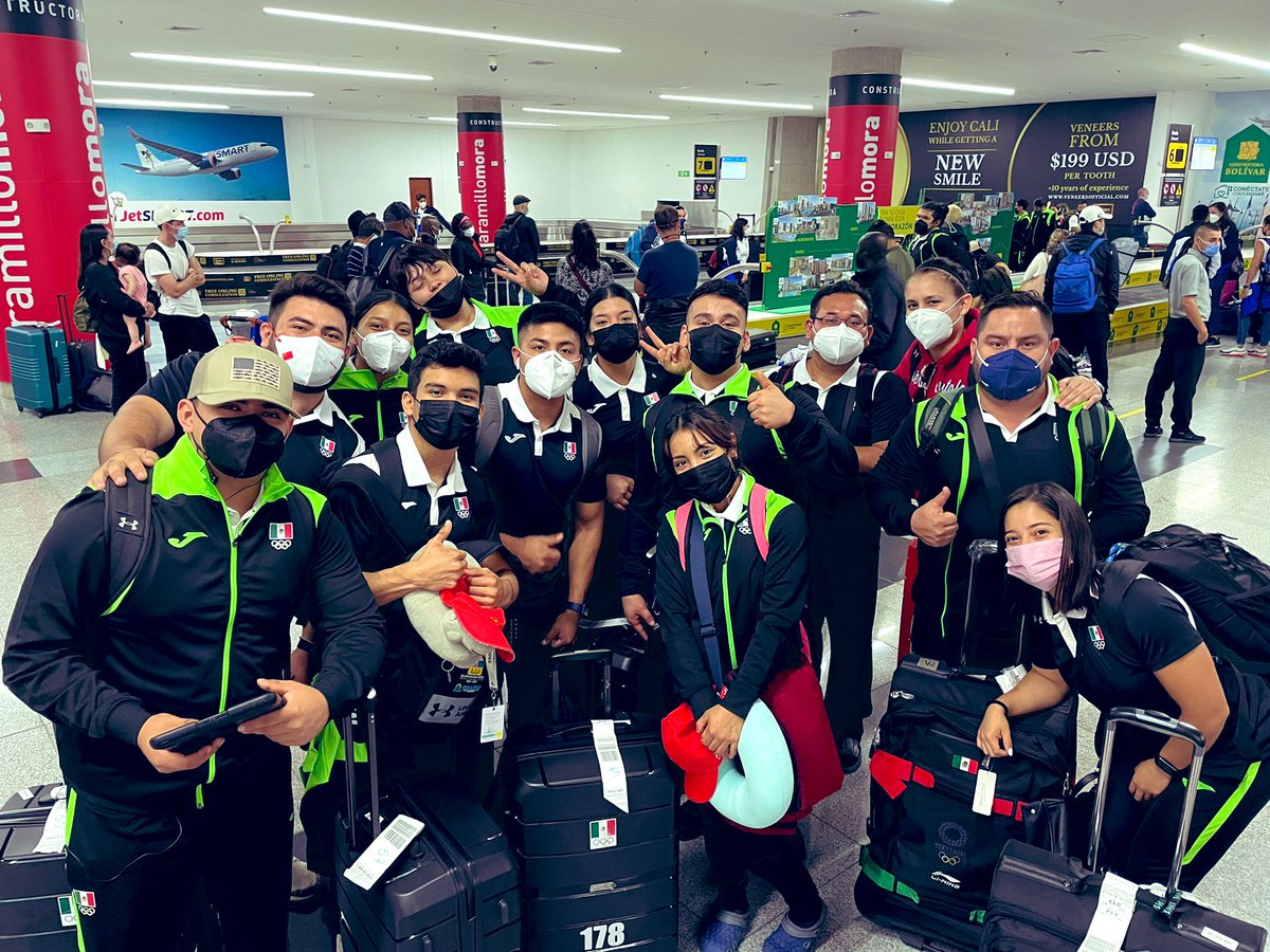 FMLPOFICIAL's tweet photo. ¡La selección nacional juvenil arribó a Colombia 🇨🇴!
Serán 10 pesistas mexicanos que nos representarán en #halterofilia en los I Juegos Panamericanos Juveniles @CaliValle2021 @CONADE @COM_Mexico #FMLP @panampesas https://t.co/i1bUBzTXNb