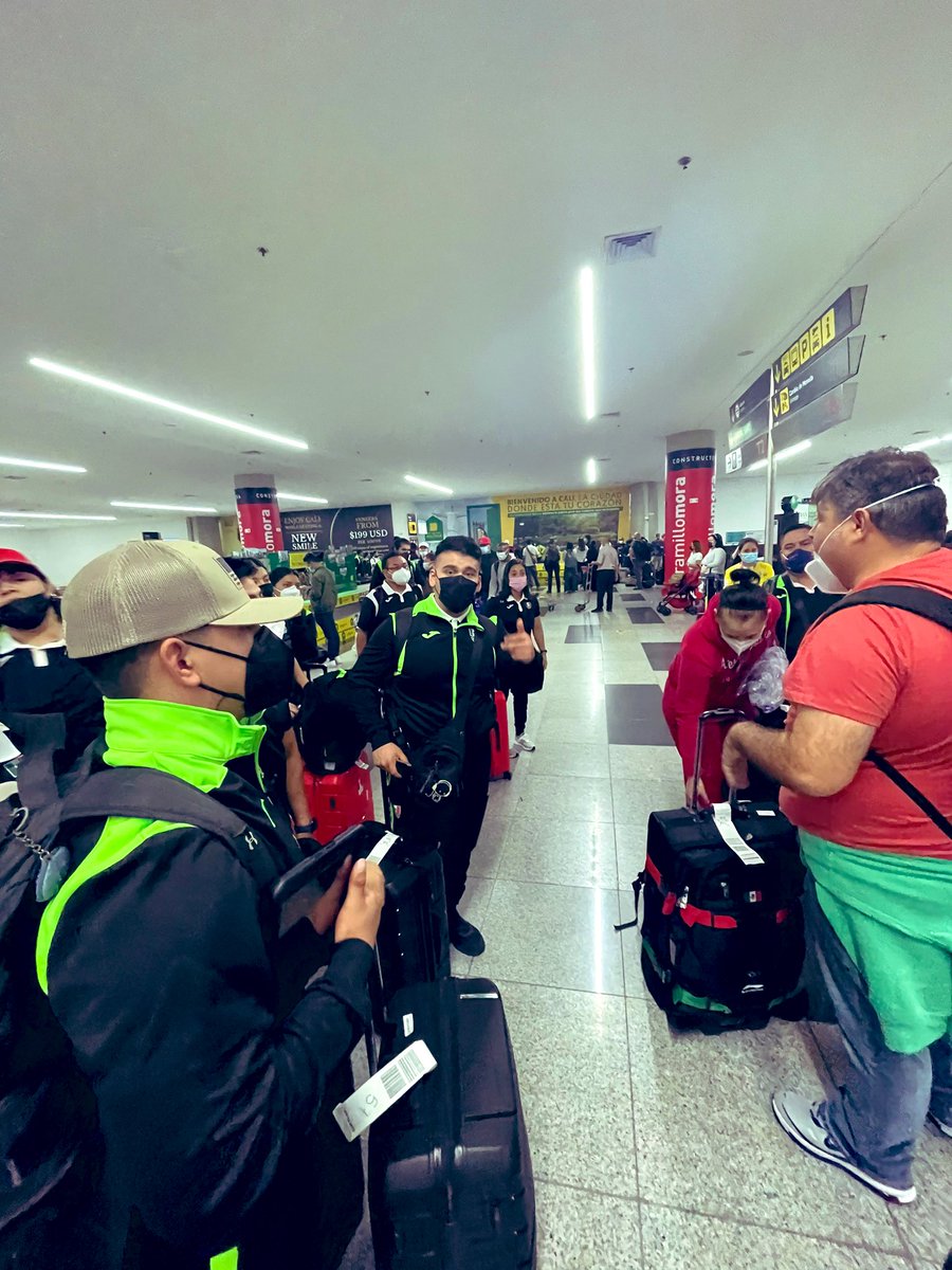 FMLPOFICIAL's tweet photo. ¡La selección nacional juvenil arribó a Colombia 🇨🇴!
Serán 10 pesistas mexicanos que nos representarán en #halterofilia en los I Juegos Panamericanos Juveniles @CaliValle2021 @CONADE @COM_Mexico #FMLP @panampesas https://t.co/i1bUBzTXNb