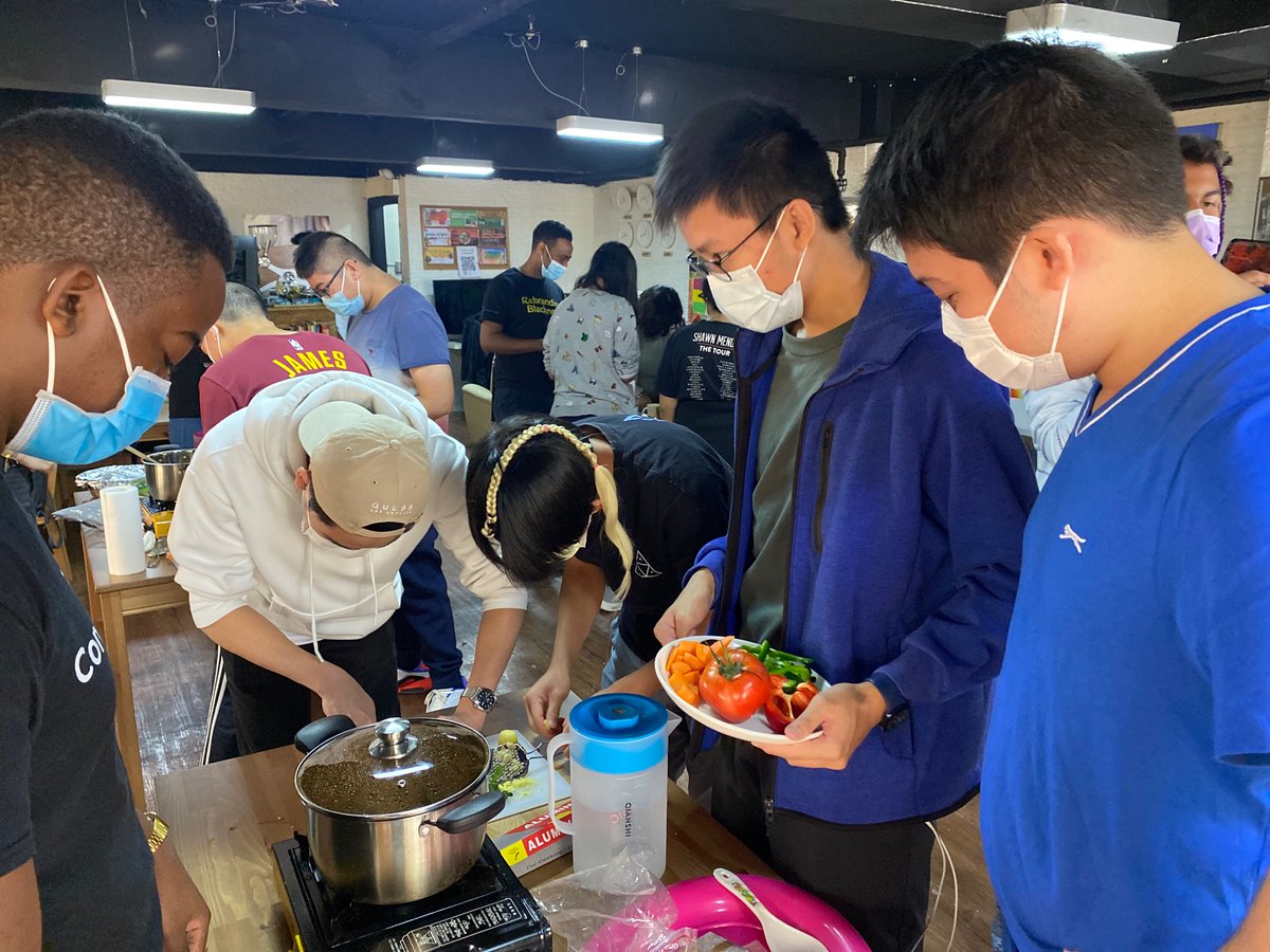 KimberlyW08's tweet photo. Students had a blast learning how to prepare Somali anjera and suqaar for lunch! After lunch, an art jam and community building games filled the room with laughter. Thank you for a wonderful and educational day 2 Africa Center HK! https://t.co/FyuiooYRrQ
