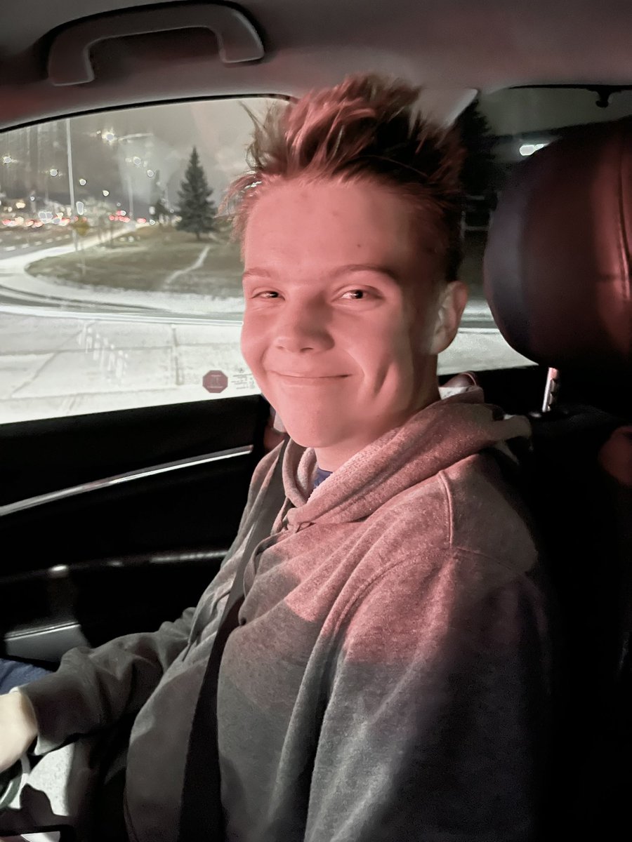 heididelf's tweet photo. Post dryland hair. It’s something. 🐔 #myjackson https://t.co/RXC0U7G5aV