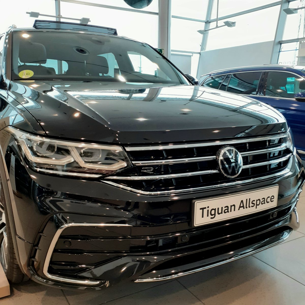VW_AldautoMotor's tweet photo. 👋 ¡Buenos días!
🆕 ¡Ya tenemos con nosotros el nuevo Tiguan Allspace!
🚗 ¿A qué esperas para venir a verlo a nuestro concesionario de Colmenar Viejo?
😍 ¿Qué te parece? ¿Te gusta tanto como a nosotros?
#VWTiguan #TiguanAllspace #Aldauto Motor #Volkswagen https://t.co/kjIwtAlReN