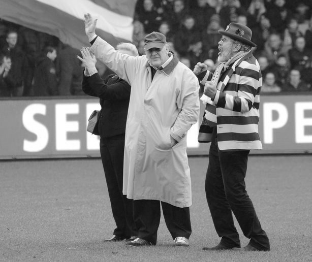 𝑹𝒖𝒔𝒕 𝒛𝒂𝒄𝒉𝒕, 𝑺𝒊𝒎𝒐𝒏 🙏

Vanmorgen bereikte ons het bericht dat erelid en oud-trainer Simon Kistemaker is overleden 😥

Wij wensen zijn familie en vrienden veel sterkte toe met dit enorme verlies. 

Zijn herinnering zal blijven voortleven 🔵⚪

degraafschap.nl/nieuws/erelid-…