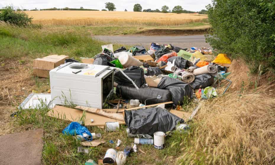 Filthy business: who will stop Britain’s fly-tipping mafia? By @GeorgeMonbiot theguardian.com/commentisfree/… From mattresses to oily waste and syringes, mountains of illegal waste is piling up as the government stands by