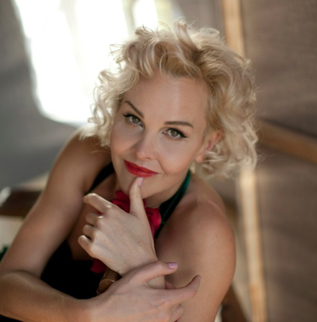 25 ноября в кафе «Сourvoisier» состоится поэтический вечер Светланы Исаевой «История одной души в стихах».

Места за столиком лучше забронировать по тел.: 8 (920)651-62-55 (WA) Дарья

Подробности: instagram.com/svetlanaisaeva…