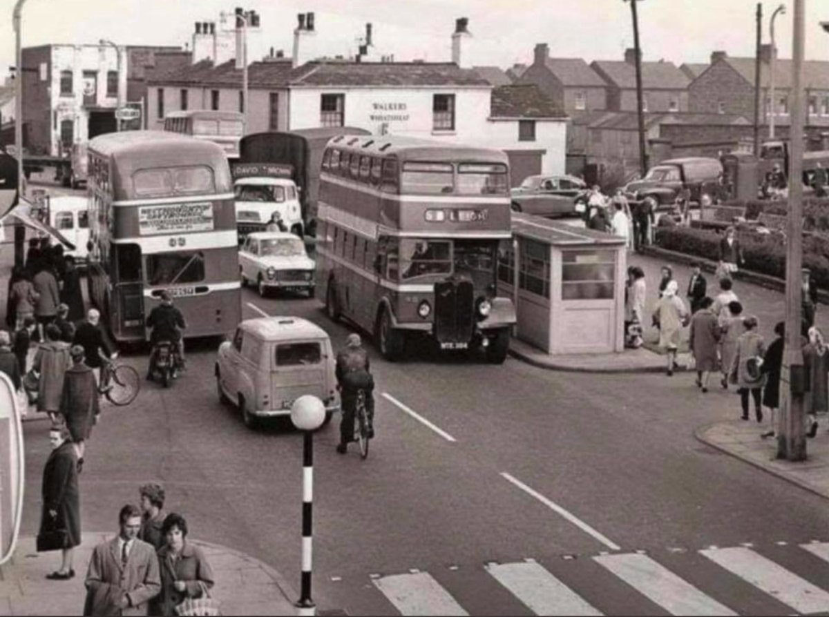 NoContextLeigh tweet media