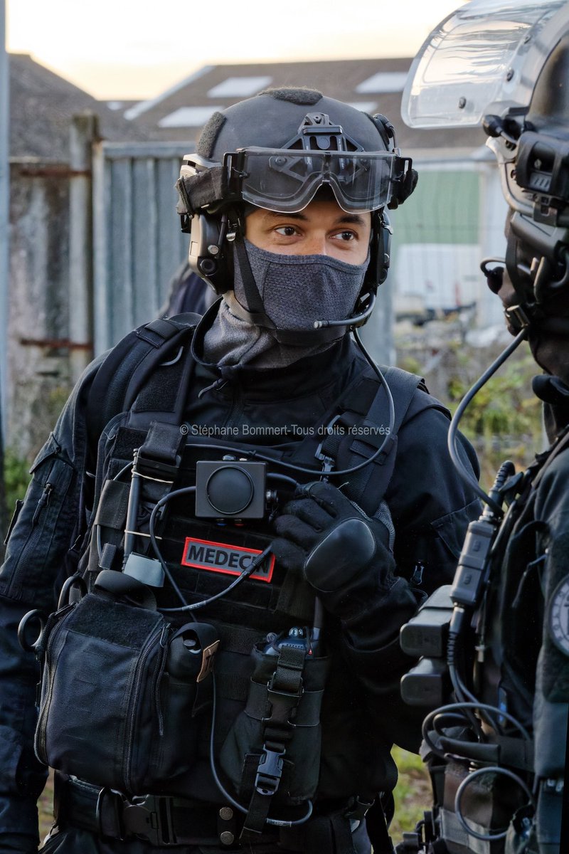 raid_fipn's tweet photo. @TheNeonDemon_ Pour nos policiers du RAID, rien ne les empêche de s’habiller ainsi !😏💪 https://t.co/3CrxCNUdR0