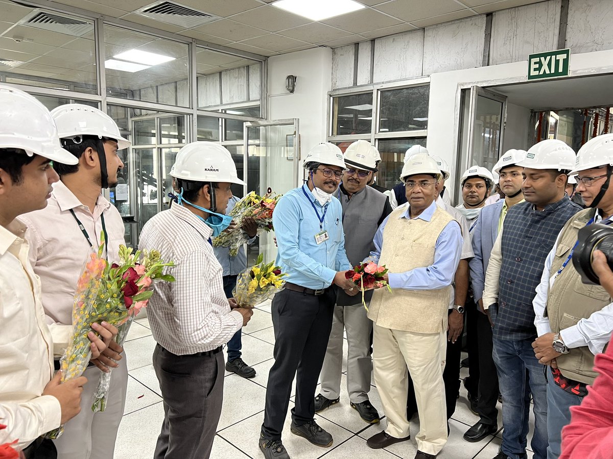 drusawasthi's tweet photo. Met the young engineers at Power Plant of Phulpur Unit. We also have a girl engineer working in this plant of the unit. https://t.co/PrOayeSokZ