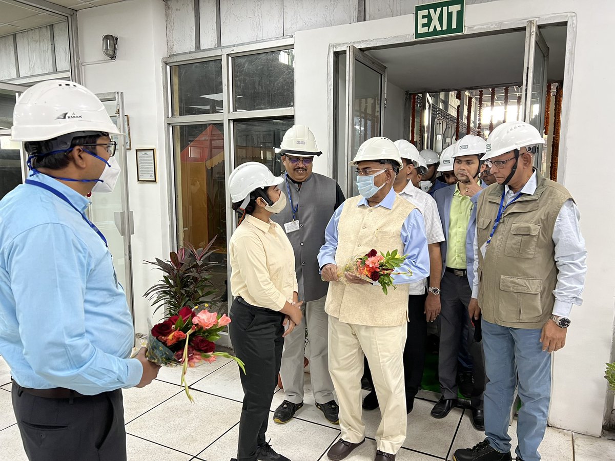 drusawasthi's tweet photo. Met the young engineers at Power Plant of Phulpur Unit. We also have a girl engineer working in this plant of the unit. https://t.co/PrOayeSokZ