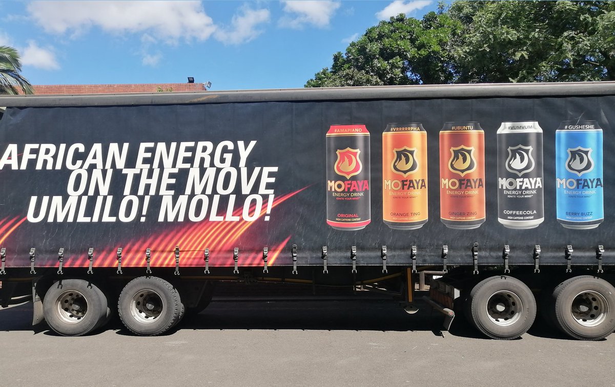 KhuleMalandela's tweet image. I've spotted #amapiano @djsbu spreading the word umlilo! Every they go, nice one.