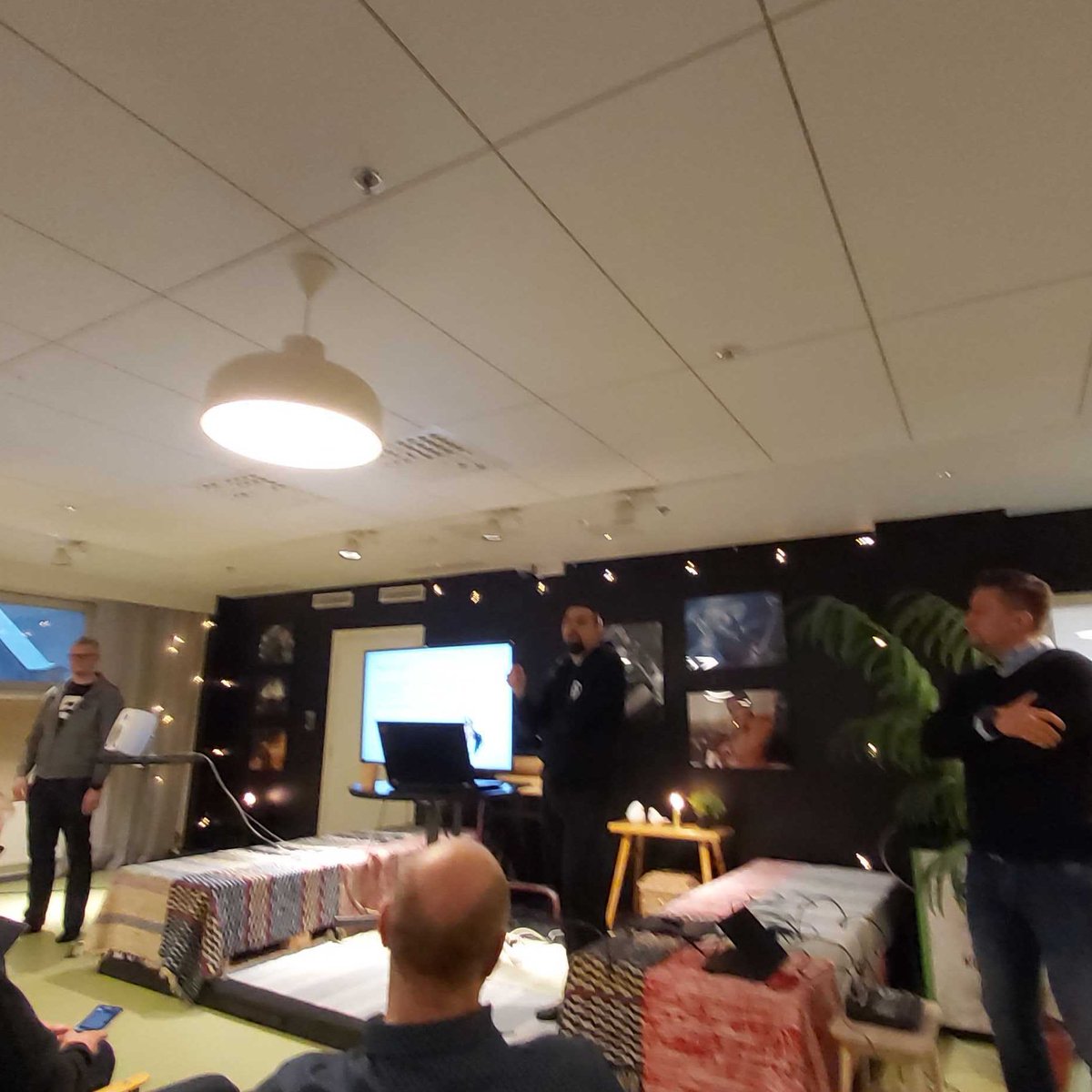 JuhaJalone's tweet photo. ”Missä APIt käyvät syömässä?” ”RESTorantissa” Azure Tourilla Tampereella 24.11.2021 saadaan mm. tätä viisautta jakaa @sakarinahi @jouniheikniemi @JussiRoine johdolla. #tampere #azuretourfi #devaus https://t.co/vwrTjXNSaZ