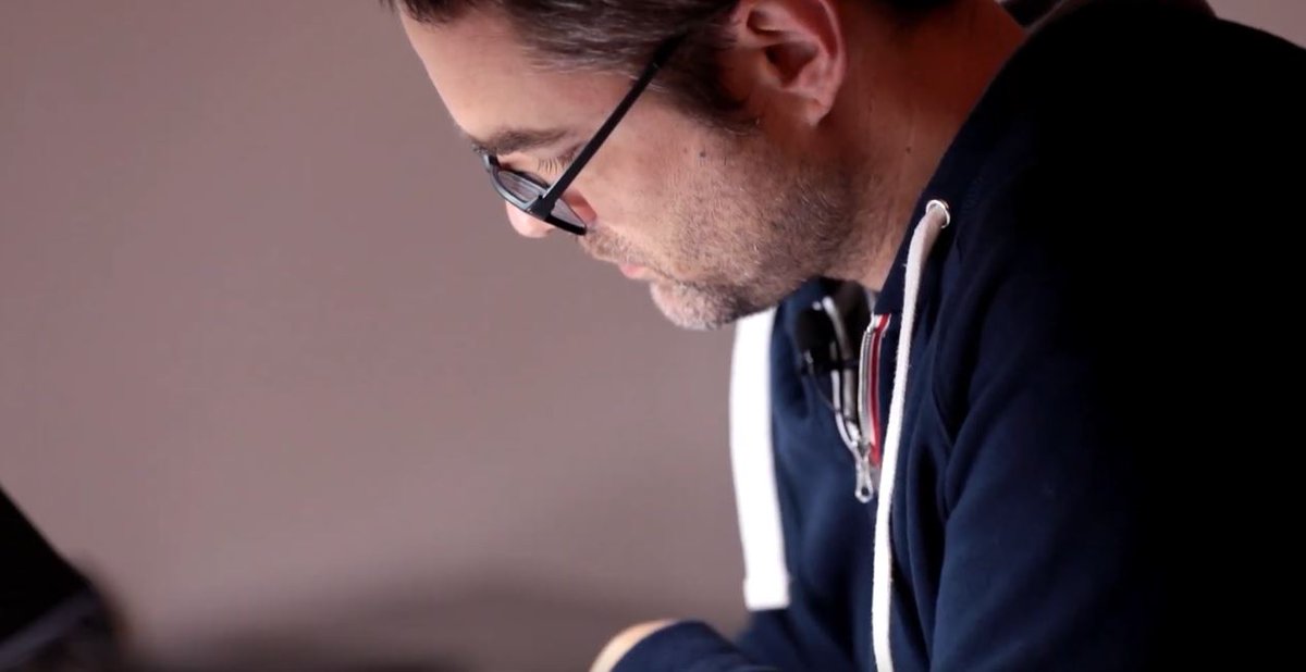BGEgeneve's tweet photo. Découvrez les nominé-e-s pour le prix Töpffer Genève
Aujourd'hui, Frederik Peeters pour "Oleg"
Remise du prix le 3.12.21 dès 18h30 à la @HEADGENEVE lors d'une soirée ouverte au public. 
Vidéo 👉 https://t.co/45lb6WbPzA

#prixtopffer
@GE_culturelle @GE_VilleCulture @VilleDeGeneve https://t.co/nedshPAv9y