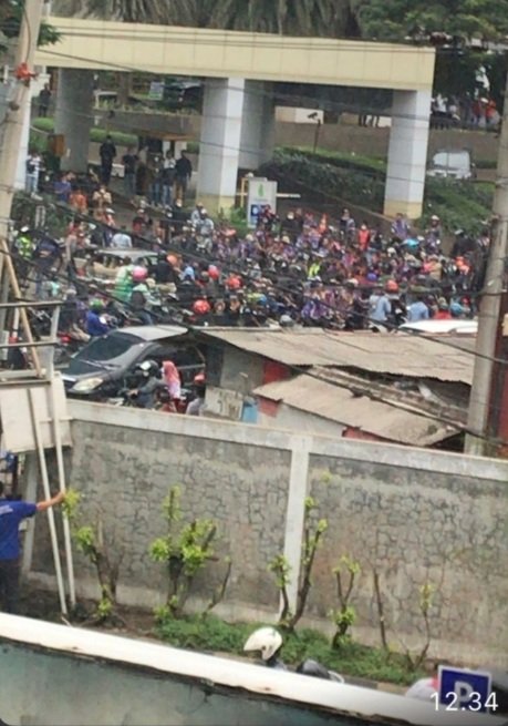 AsNug_Idn's tweet photo. Karawang, kota sejuta LSM yg tak pernah sepi dr hiruk pikuknya bentrok LSM,...
Berebut sampah industri... https://t.co/ZC9vCGeS4n
