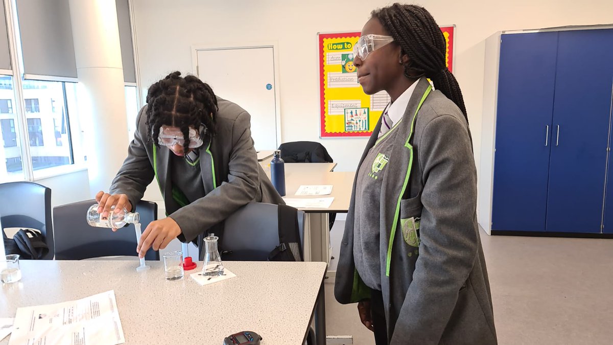 mshughes5's tweet photo. Year 11 exploring the effects of concentration of sodium thiosulphate on rate of reaction. Disappearing cross practical #yearbook2022

@MrTrendellTweet  @ArkPutney https://t.co/SFjM7NlmxA