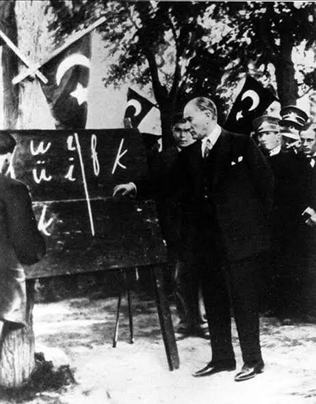 TurgutSabri's tweet photo. Başta Başöğretmenimiz Mustafa Kemal Atatürk olmak üzere tüm öğretmenlerimizin 24 Kasım Öğretmenler Günü kutlu olsun!

#24KASIM https://t.co/w8zgGTm3lD