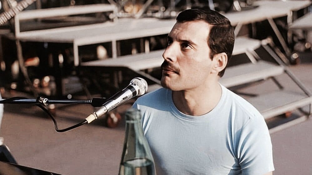 Hoy hace 30 años que nos dejó Su Majestad Freddie Mercury. El Rey. #FreddyMercury #FreddieMercury30