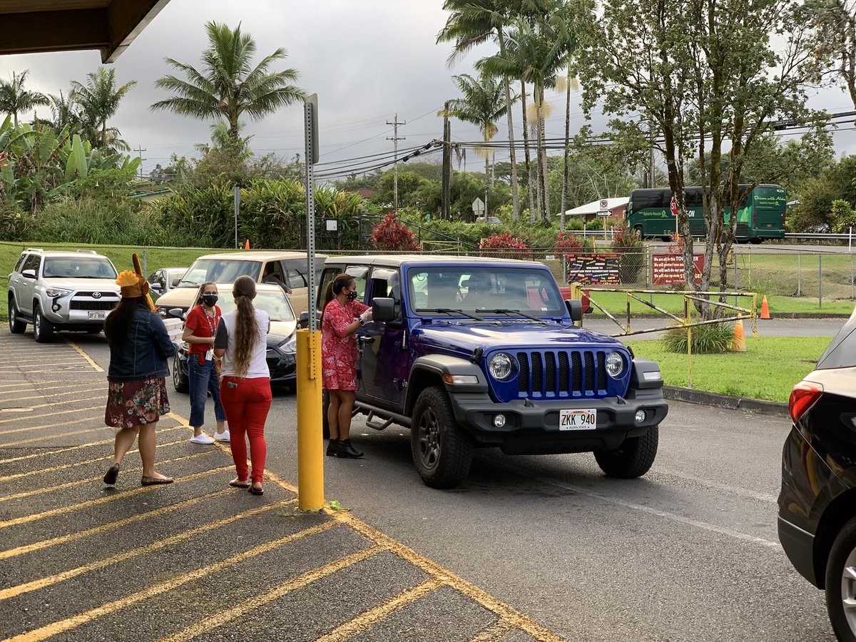 8_brynn's tweet photo. Ono food and the gift of literacy. Mahalo MVES!#togetherness #mveshawks #weareio @Deb3Collins @PrincipalRoddy https://t.co/nizJVCIUBb