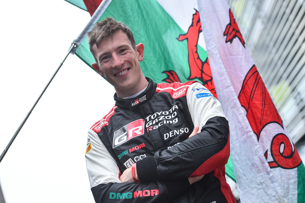 Happy boy 😄 <a href="/ElfynEvans/">Elfyn Evans</a> demonstrates all his value at FORUM8 ACI Rally Monza. Will the 2022 be his season?
-
#wrc #acirallymonza
📸 #massimobettiol