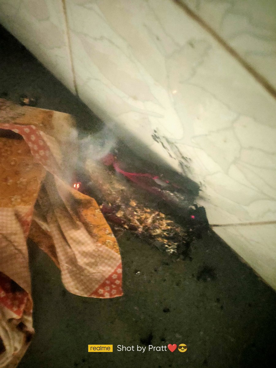 IMKPratik27's tweet photo. #mipowerbank caught fire while charging it was not overcharged still it got fired up @RedmiIndia @XiaomiIndia @Xiaomi https://t.co/hxIkxkpyz0
