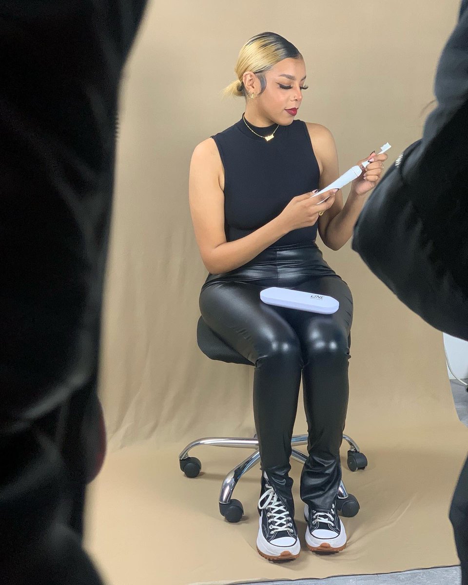 Sonic Features 🦷✨

⚡️5 Intelligent Modes
⚡️USB charging🔌 
⚡️#Free Travel Case
⚡️Waterproof 💧
⚡️160 min. Battery Life 🔋
⚡️2 minute timer ⏳

Shop online at onesmarthealth.co.uk

#onesmarthealth #smarthealthcare #sonictoothbrush #seflcare #teethwhitening #trending #setlife