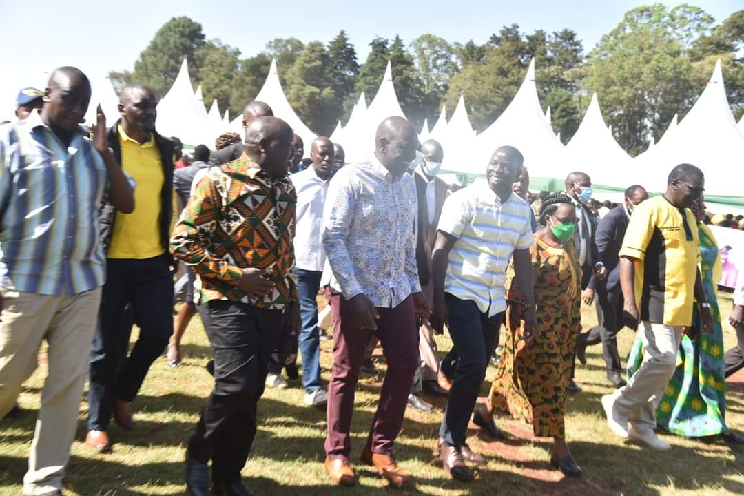 MbukuMichael's tweet photo. Dp William Ruto has landed Nandi County to drumming support of Bottom Up Economic Model. 
Also to empower Youths, Women &amp; Bodas, mama mbogas in Kapsabet ACK Harambee, upgrade of kapsabet Road, kapsabet Fresh Prod.Mkt &amp; open Emgwen Tech.&amp; Vocational College.
Over 20 MPs with Dp https://t.co/ZSo1iRM8mK