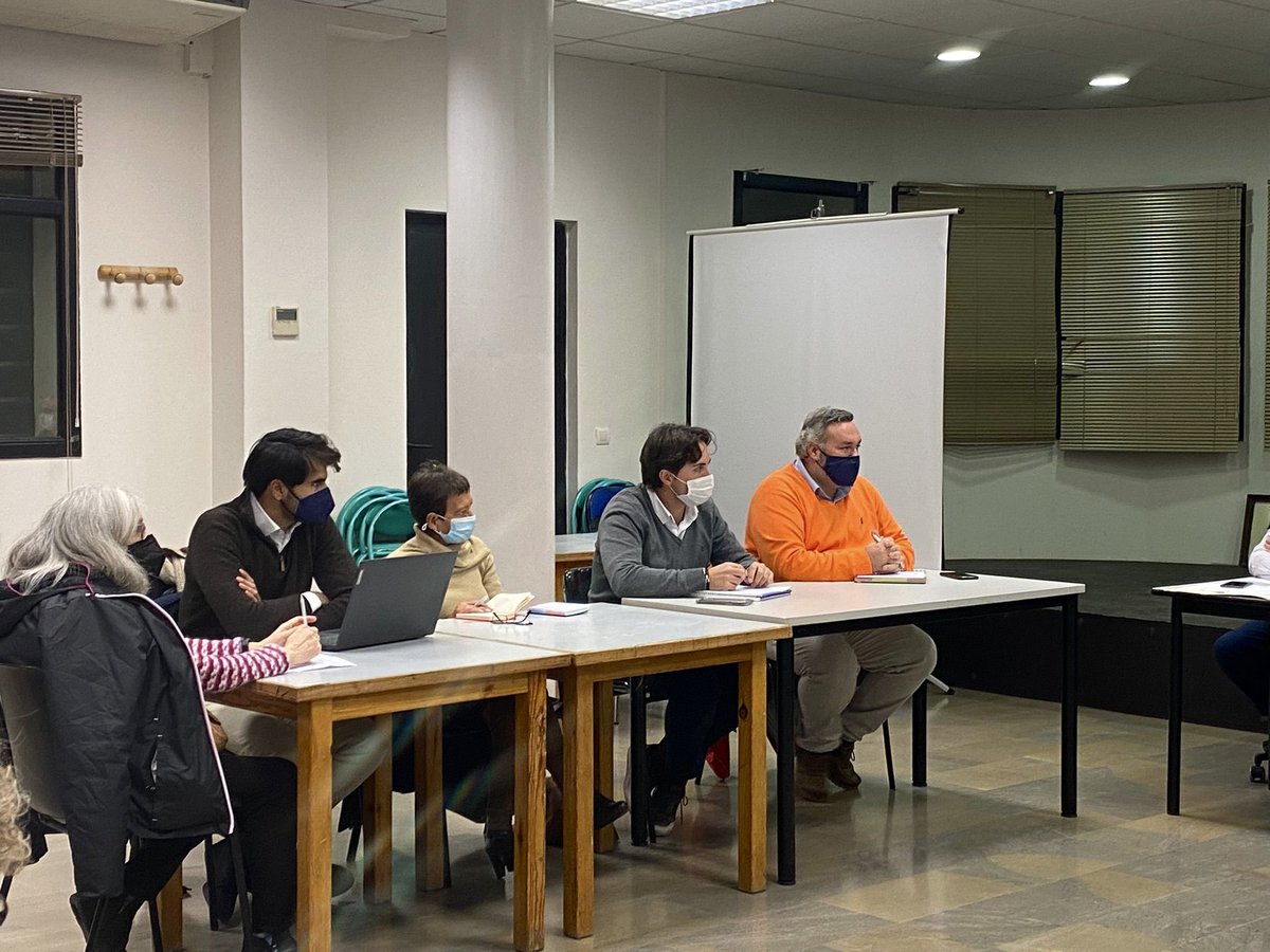 jesusvalerog's tweet photo. En la Junta Municipal de #DistritoRonda de @aytogr, en representación del @GPPAytoGranada canalizando y poniendo voz a las preocupaciones de nuestros vecinos y vecinas. Trabajamos para poner fin a los ruidos, descontrol e inseguridad ciudadana en algunos barrios. https://t.co/8Bw7nZBEk0