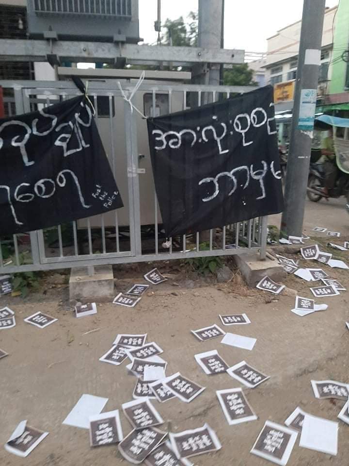 zwethura2023's tweet photo. Revolutionaries staged non-human strike to overthrow the genocidal dictatorship by putting up banners and scattering pamphlets on roads in Pyay Tsp. 

LEGALIZATION OF NUG
#Nov24Coup   
#WhatsHappeningInMyanmar https://t.co/dRH6dF4V6X