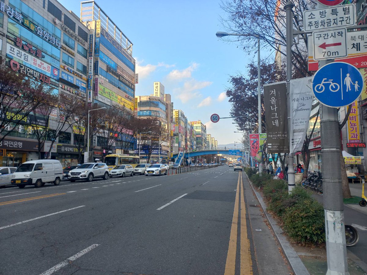 bubbleteaimnida's tweet photo. سئول ظل افتابه
#DONT_FIGHT_THE_FEELING 
@layzhang @weareoneEXO @B_hundred_Hyun #EXO 
WE ARE ONE EXO https://t.co/AJTh88oZfq