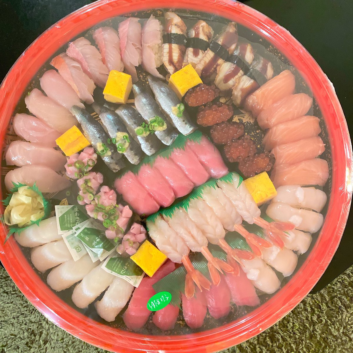 昨日は達成のお祝いということで、豪華なお寿司を食べました😆🍣 こうやって努力して達成してお祝いができる仕事につけていることが嬉しいです😊 さらに達成します❗️