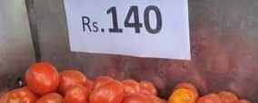 Prmakandar's tweet photo. #pyaz #TomatoPrice
#टमाटर_प्याज़
का हाल ऐसा हो गया है जैसे 
धारा 144 लगी हो,
चार से ज़्यादा नहीं रख सकते!! https://t.co/sMeNIbBQlk