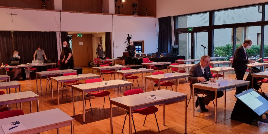 Alles bereit für unsere hybride BVMed-Sonderveranstaltung zum #Medizinprodukterecht. Über 300 Teilnehmer an den Bildschirmen, darunter viele Überwachungsbeamte. Top-Thema: Die Umsetzung der #EUMDR. Sind wir #MDReady?
Zusammenfassung morgen unter bvmed.de/pressemeldungen