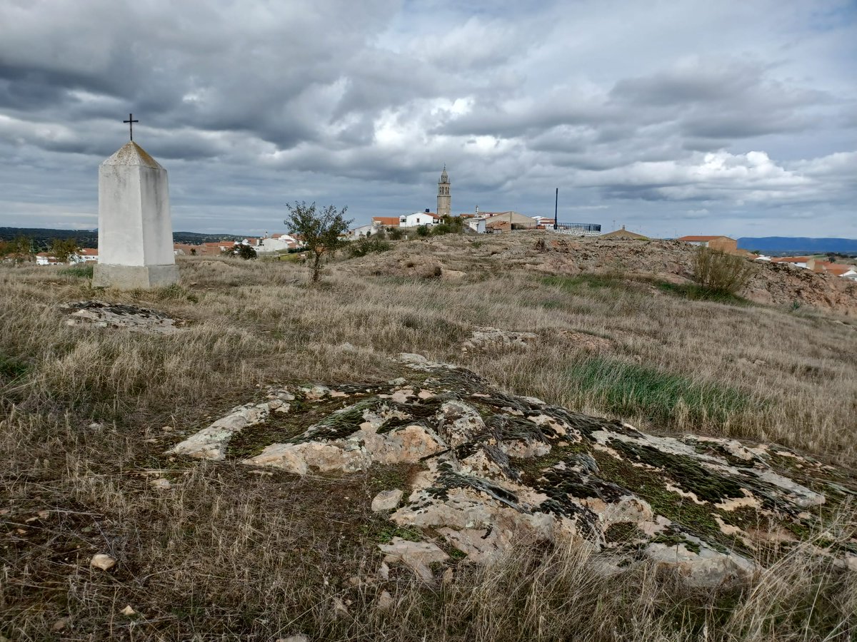✅ El Ayuntamiento de Pedroche comenzará en breve el adecentamiento de la zona denominada El Calvario, donde está situado el Mirador Al Bitruji y el monolito a la Virgen de África, donde se construirá un paseo que estará dedicado al recuerdo de las víctimas del COVID-19.