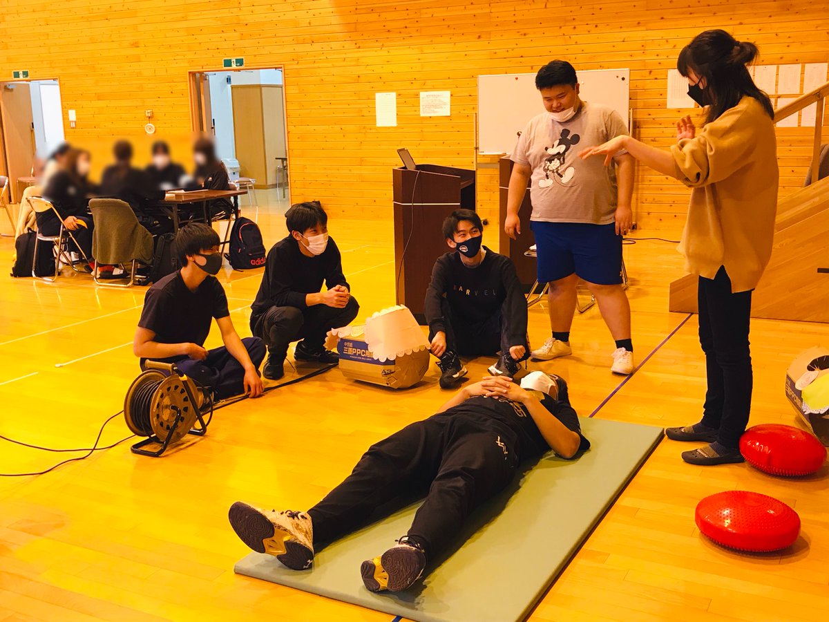 tmc610606's tweet photo. 【11/24講義の様子①】
１年後期『#人間発達学』の一場面…

皆さんこんにちは。人間発達学担当教員の泉です。
本日の課題は生まれてから立つまでの“#粗大運動”について！(続く)

#東北メディカル学院
#東北
#青森
#五戸町
#専門学校
#作業療法士
#OT
#理学療法士
#PT
#学生募集
#新生児
#乳幼児
#講義 https://t.co/J704vHuXyb