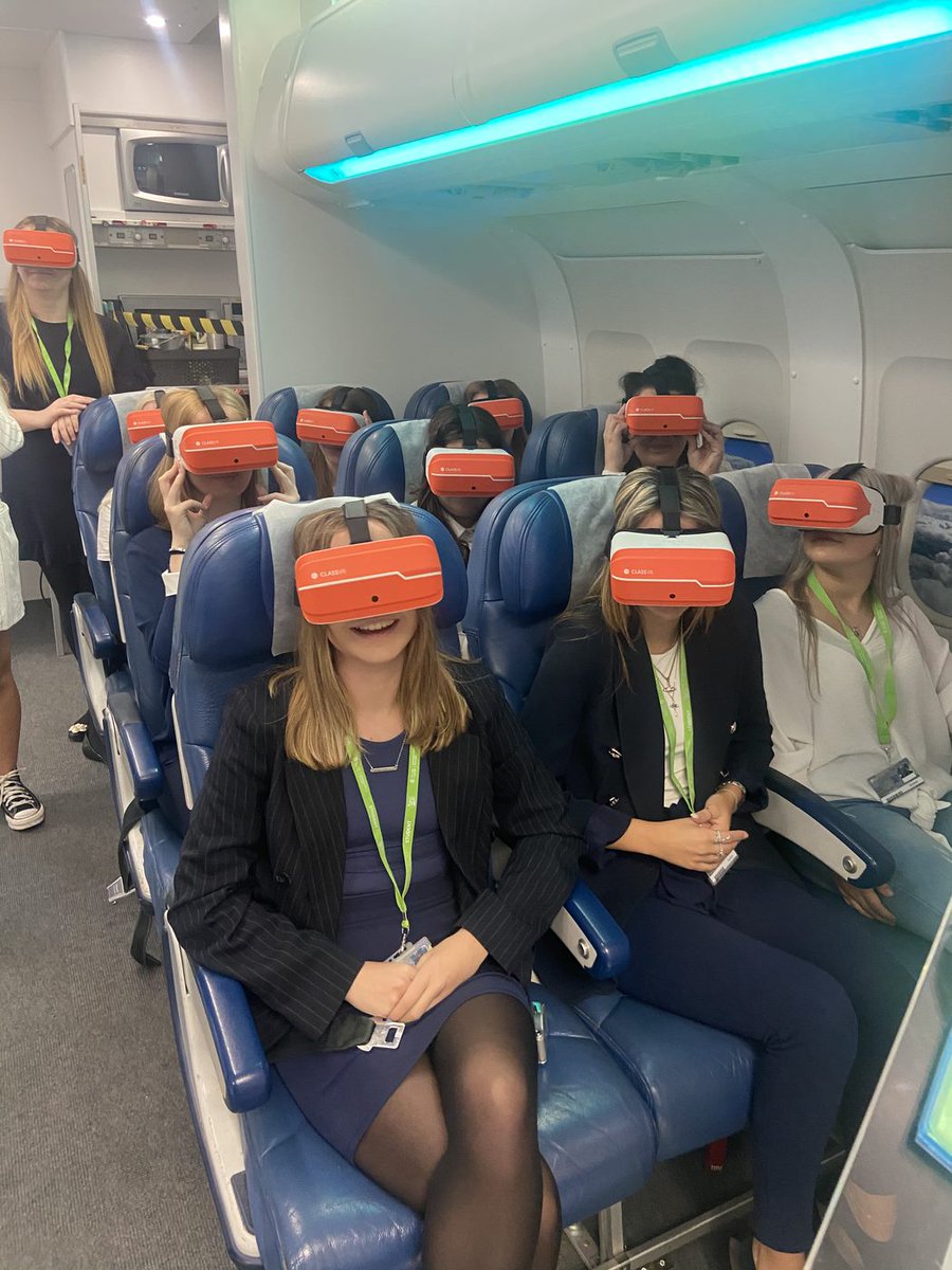 DrewScrimshaw's tweet photo. This was a great session using the #classvr headsets with travel and tourism! 

Learners took a tour of New York, Los Vegas, California and ended with a roller coaster ride! 

#VR #tech #Travel 

@ClassVR https://t.co/SKqP0k82ZN