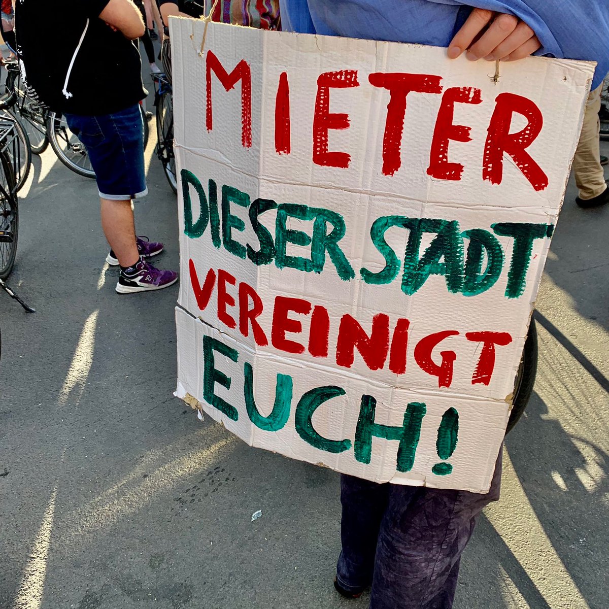 Samstag, 27.11.2021, 14 Uhr
Start Hermannstraße 48 ->  Hermannplatz >  Zwischenstopp Ecke Sanderstraße >  Kotti