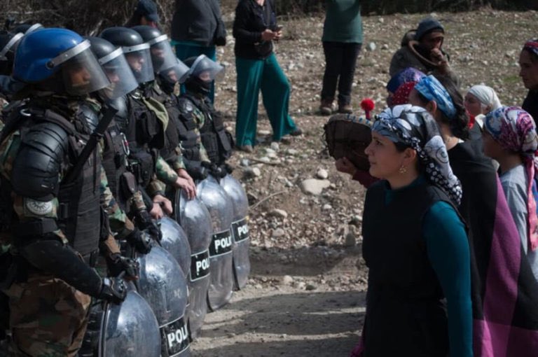 #Wallmapu | A sostegno delle comunità mapuche colpite da un nuovo episodio di violenza nel Lof Quemquemtrew, divulghiamo questa petizione presente su Change al link chng.it/C6FZrPM4.

Per info qui: Un'altra morte. Chiediamo giustizia! yabastaedibese.it/2021/11/unaltr…