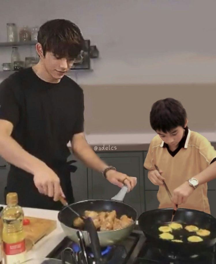 natthichx's tweet photo. ไม่รู้คุณคนที่อีดิทรูปเซ็ตนี้เค้ายังอยู่กับน้องมั้ย แต่มันเป็นเซ็ตที่อุ๋งอิ๋งอยู่ในใจเสมอมาจริง ๆ เจ้าหยกเฮยตัวเล็กในวันนั้นกับพี่ลูคัสที่เติบโตมาเจอลูมิในวันนี้ ;-; น่ารักมากมาก https://t.co/A0OWFxYpbS