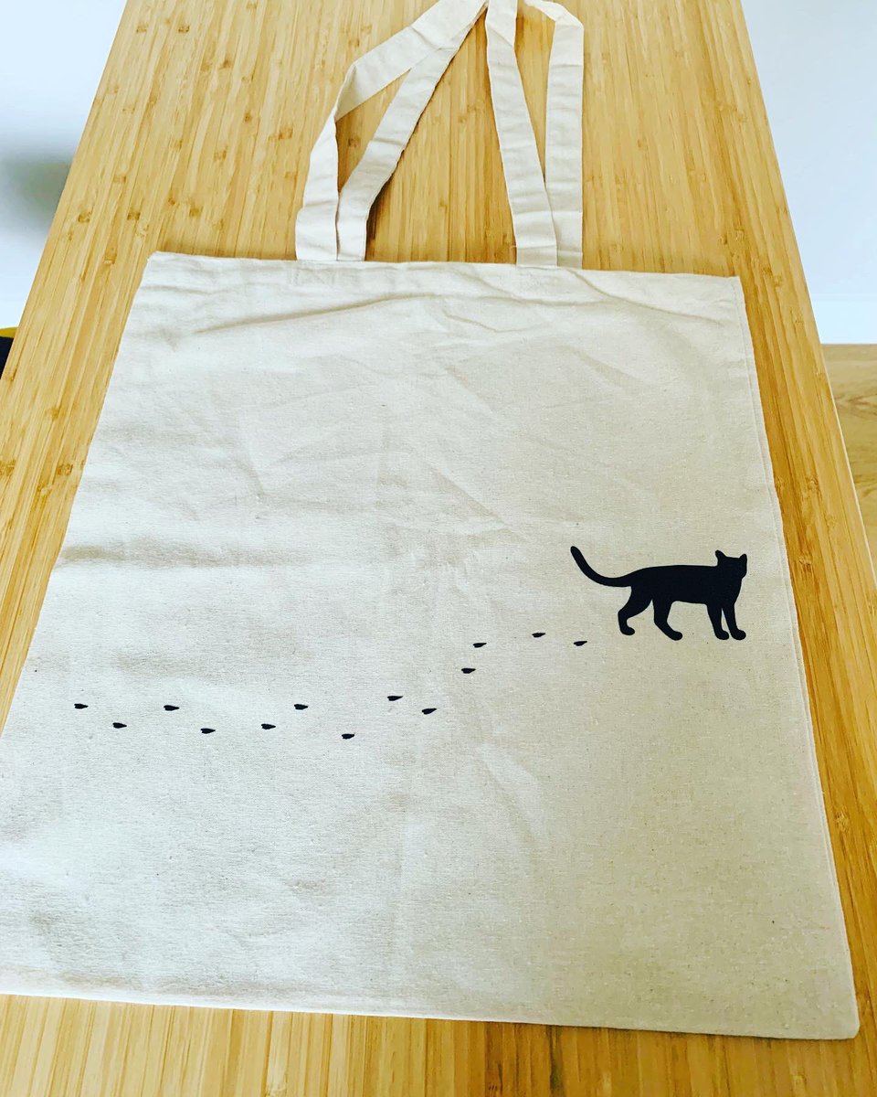 BlackCatCreati2's tweet photo. Looking for Christmas gifts? Try our tote bags #environment #reuse #Christmas2021 #giftideas #glitter https://t.co/gYjYqIOJii https://t.co/5ESSMAH8yz