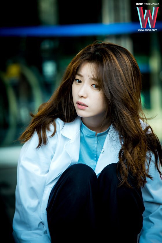 HanhyolicsTH's tweet photo. : เธอมันก็แค่หมอ��ิ๊งต๊อง
โอยอนจู : จริงๆแล้วฉันเป็น(ภรรยา)ประธานบริษัท 
#ฮันฮโยจู #โอยอนจู #W #W2worlds
คิดถึงคุณหมอโอกับ���ระธานคังเลยเอารูปน่ารักๆมาแชร์ค่ะ😁 https://t.co/Lfjt8J9MQQ