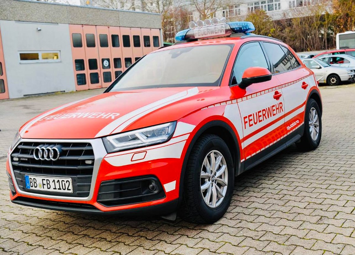 #Einsatzinfo: Aktuell Brand auf einem Firmengelände in der Otto-Lilienthal-Straße in #Böblingen. Ein Trupp unter Atemschutz im Einsatz. Belüftung des Gebäudes gestartet. Weiteres folgt. Verkehrsbeeinträchtigung möglich.
#stadtbb #stadtböblingen #feuerwehrböblingen #feuerwehr