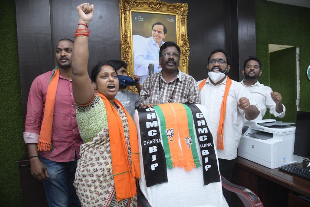 Some thugs &amp; hooligans of BJP in Hyderabad have vandalised the GHMC office yesterday. I strongly condemn this atrocious behaviour 

Guess it’s too much to ask Godse Bhakts to behave in a Gandhian manner 

Request <a href="/CPHydCity/">CP Hyderabad City Police</a> to take strictest action on the vandals as per law