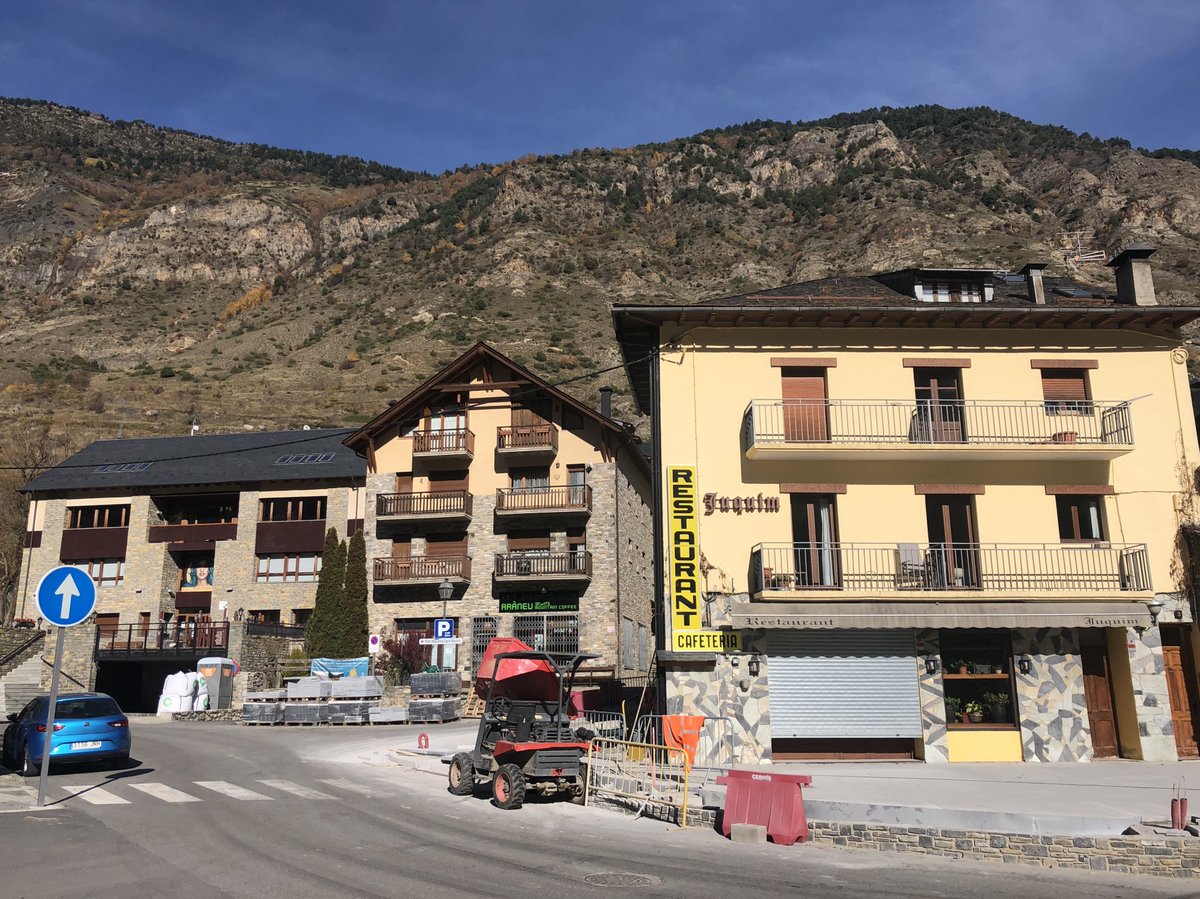 RicardMoren's tweet photo. @visitpallars @espot_esqui @Vallsdaneu @NewsTavascan #hamlets research @UABBarcelona:
ESPOT municipality #PallarsSobirà #Lleida:
361 inhabitants (INE2016) including 34 born abroad:
20 in #Romania
7 in #Morocco…
#RuralLIFE #RURALimmigration #RuralEUROPE
#micropobles #Espot #Catalonia #ruralSpain
INFO: https://t.co/s4NkP90WvX
📷2020 https://t.co/WsHXApYoou