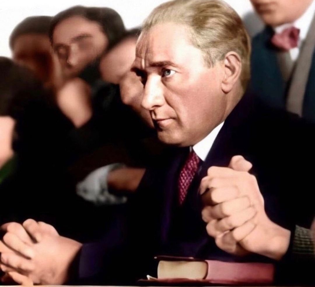 DergiKadeh's tweet photo. "Öğretmenler! Yeni nesil sizin eseriniz olacaktır."

Başta Başöğretmen Mustafa Kemal Atatürk olmak üzere, bu kutsal mesleğin yolunda, etik ilkeleriyle ilerleyen bütün öğretmenlerimizin ve öğretmen adaylarımızın 24 Kasım Öğretmenler Günü kutlu olsun! https://t.co/D3SYhzo87n