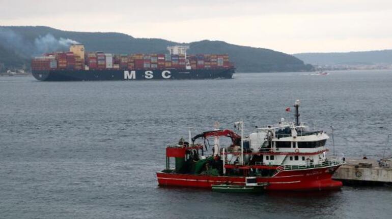 finansingundemi's tweet photo. Çanakkale Boğazı, dev gemilere tek yönlü kapatıldı #MSCSamar #çanakkaleboğazı #transitgemigeçişleri #kapatıldı - https://t.co/mq42IMfos4 https://t.co/KWvPoffpAT