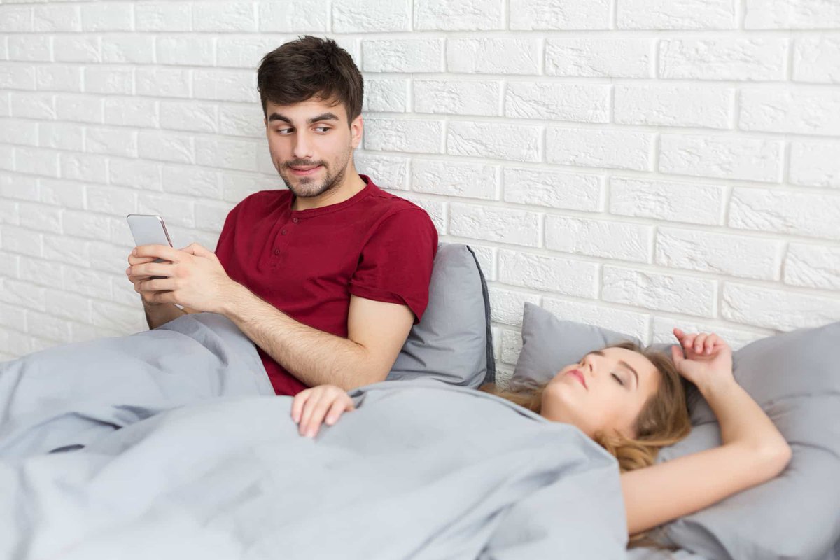 LimitlessUK2's tweet photo. him: I’ll just place another limitless order…. Before she wakes up! https://t.co/xIc0NNlsP9