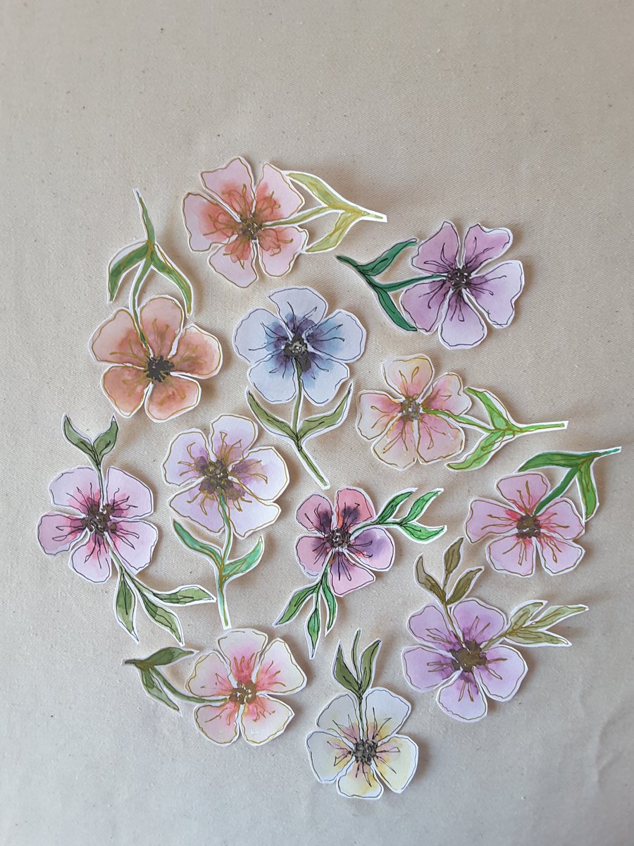 stonecatstudio1's tweet photo. Having fun at Fodder School, a year long art collage course run by Willa Wanders. Anyone interested in art/collage, I think you can still join. If you google it, you'll find it. I love the way the leaves turned out. 🙂
#fodderschool #willawanders #collage #collagefodder https://t.co/eQfE6m0lHO
