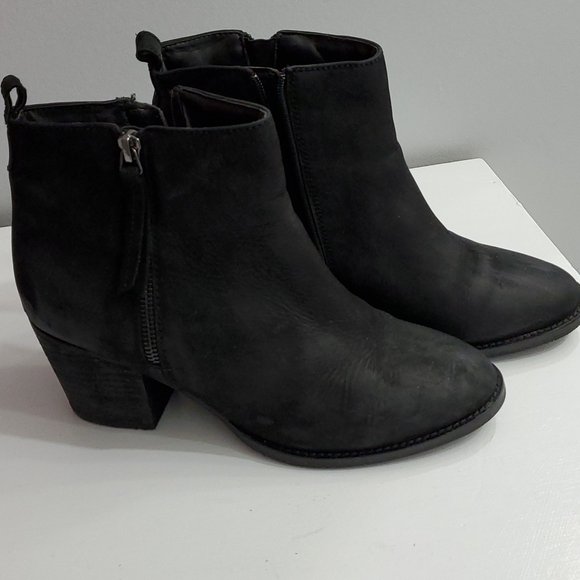 Jocepandasclos1's tweet image. So good I had to share! Check out all the items I&apos;m loving on @Poshmarkapp #poshmark #fashion #style #shopmycloset #blondo #muse #ghbassco: posh.mk/7C8vvG5orlb